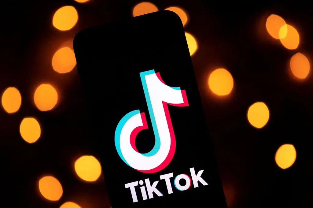 TikTok Shop & Social Commerce Boom: How People Are Making Money Without Websites